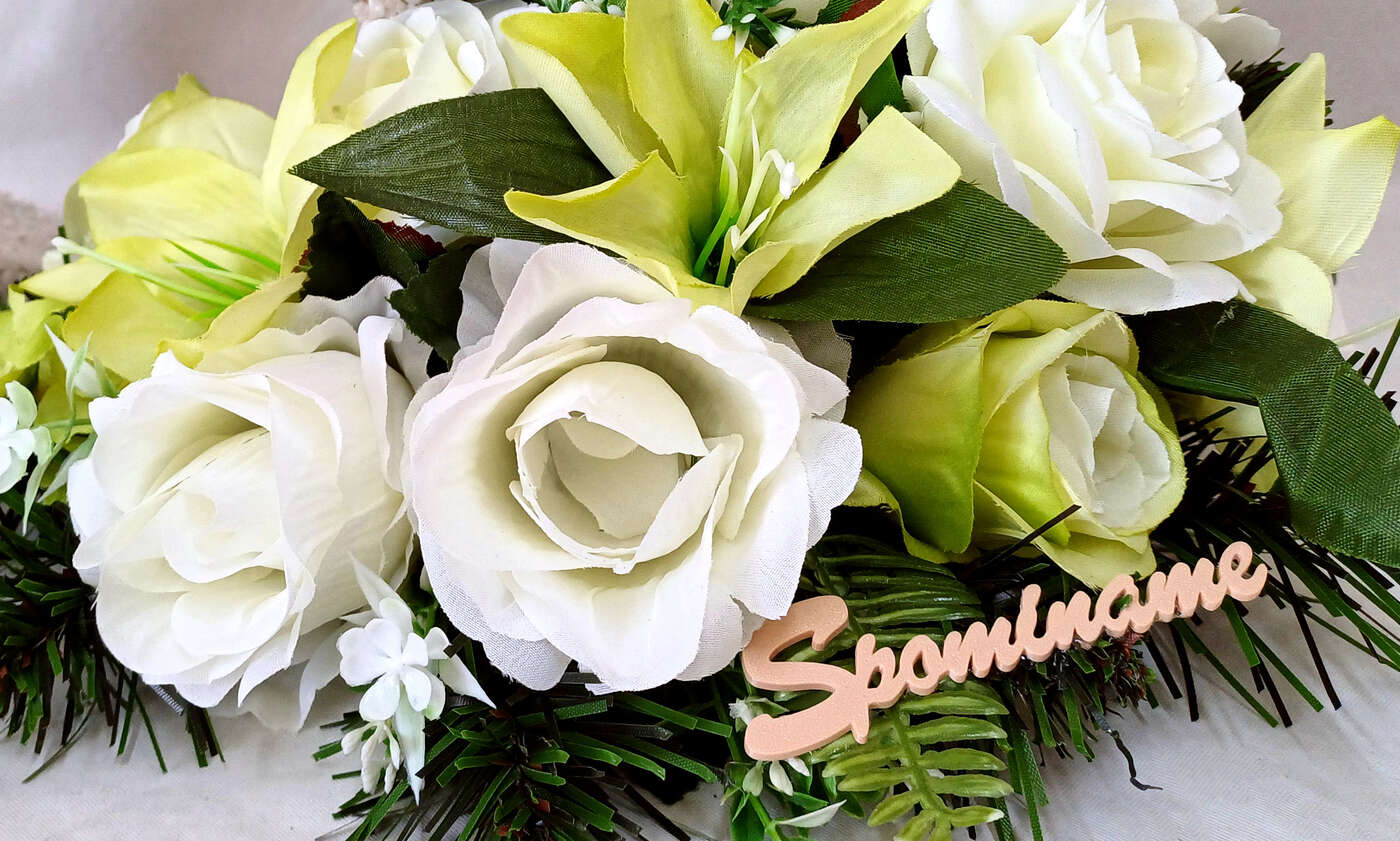 Výzdoba kytíc k pohrebným účelom